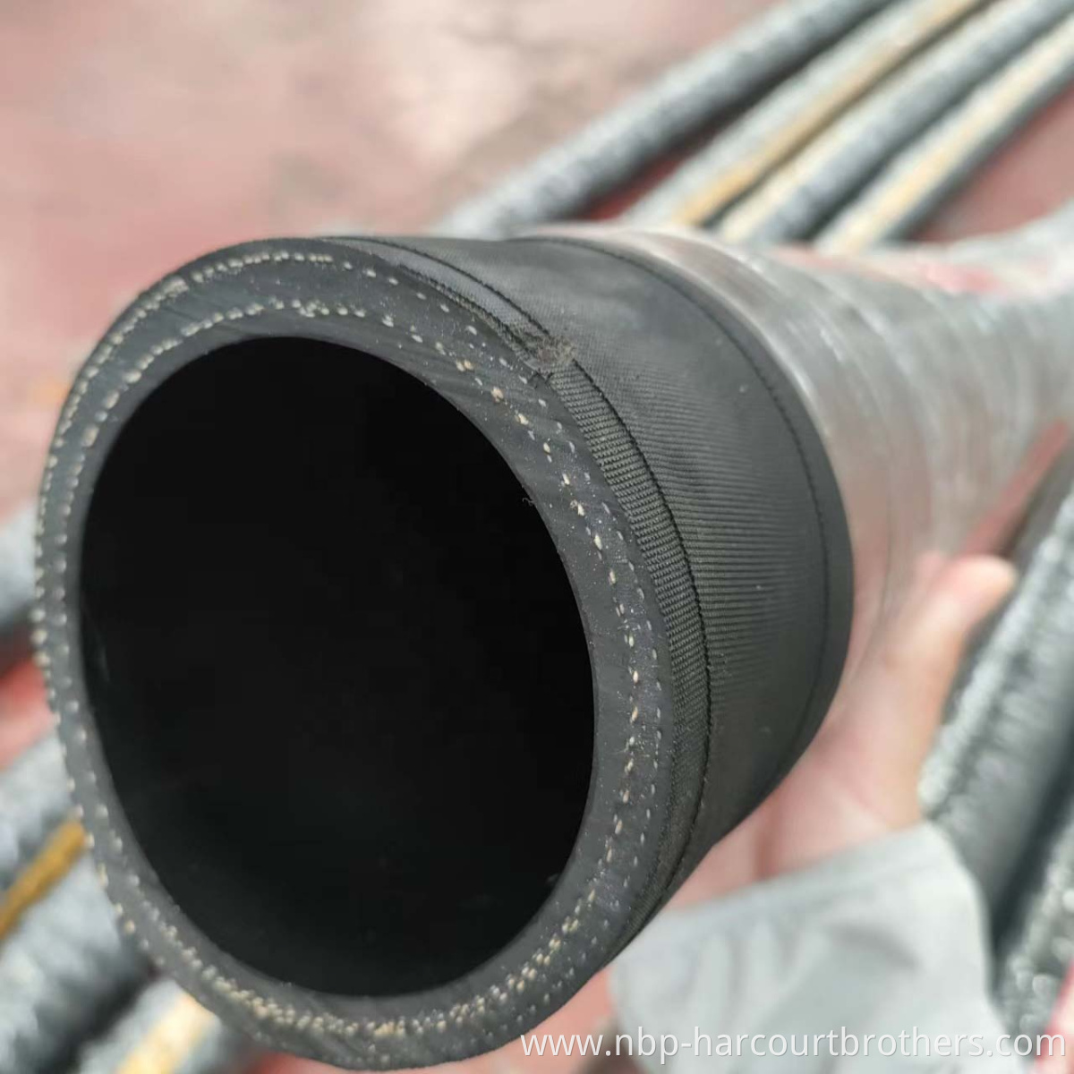 Wear resistant corrugated flexible high quality SBR rubber dry material feeding hose for material handling suction and discharge